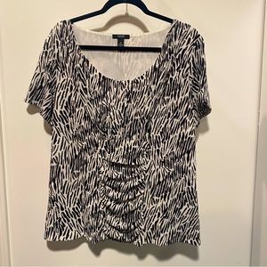 Alfani - Women’s Size 2X top - Black and white print - short sleeve
